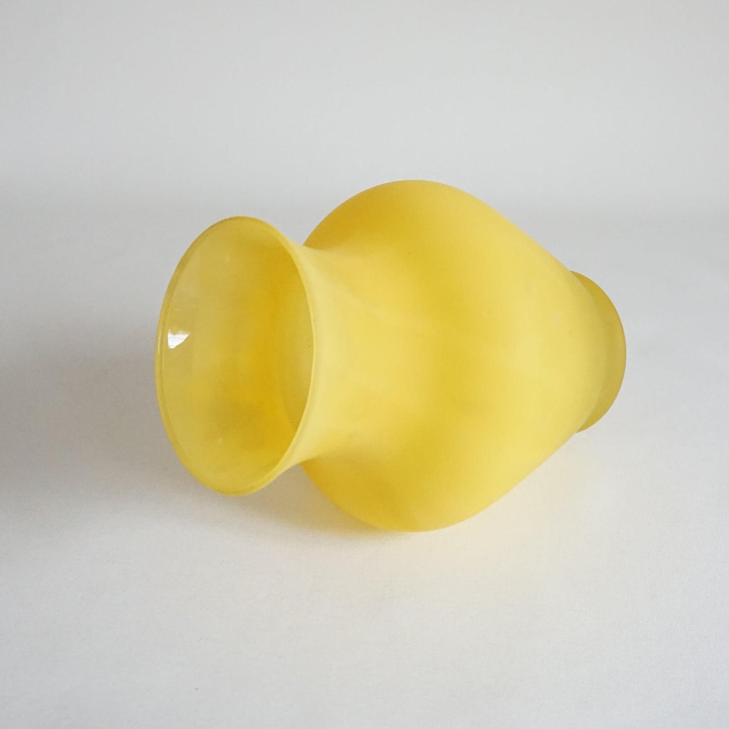 Vase jaune