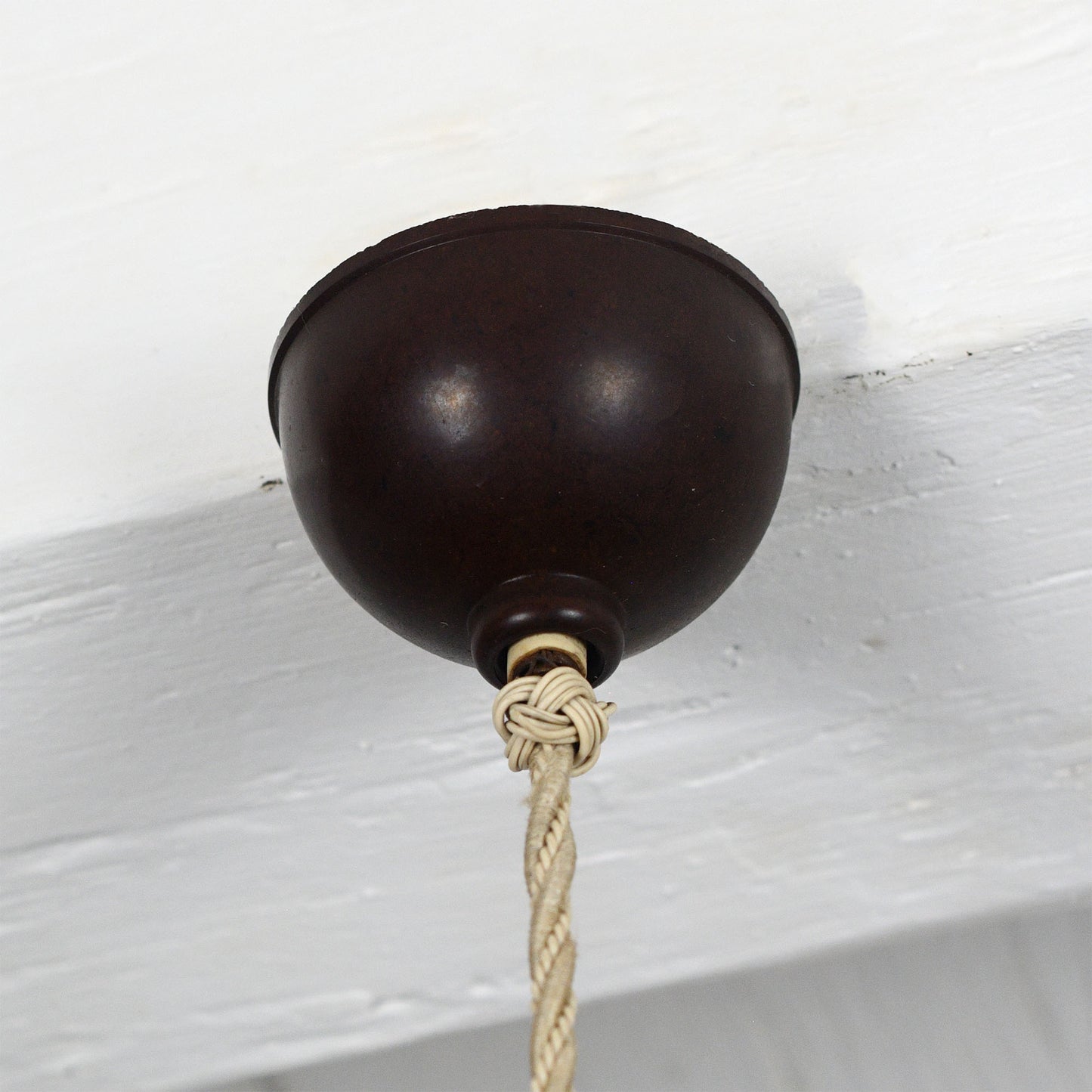 Lamp with green border