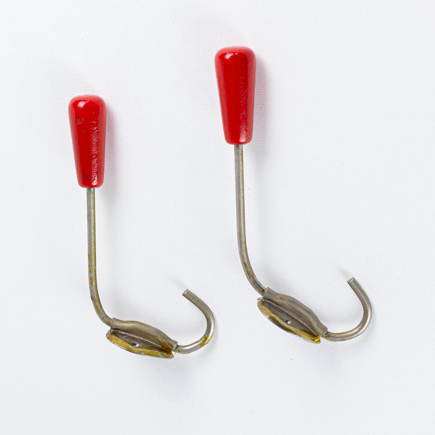 2 patères rouges