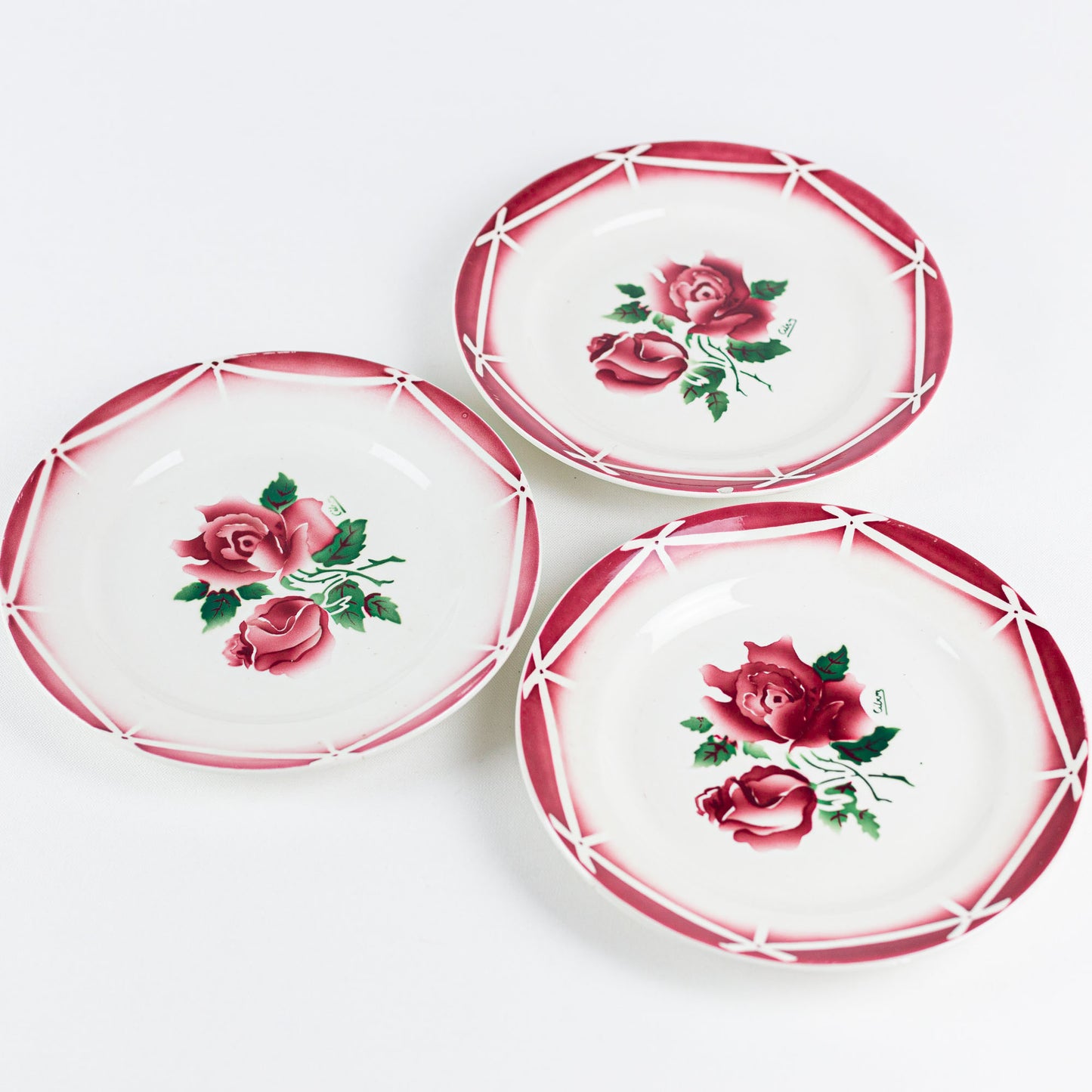 3 assiettes aux roses