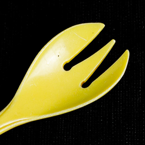 Couverts jaunes