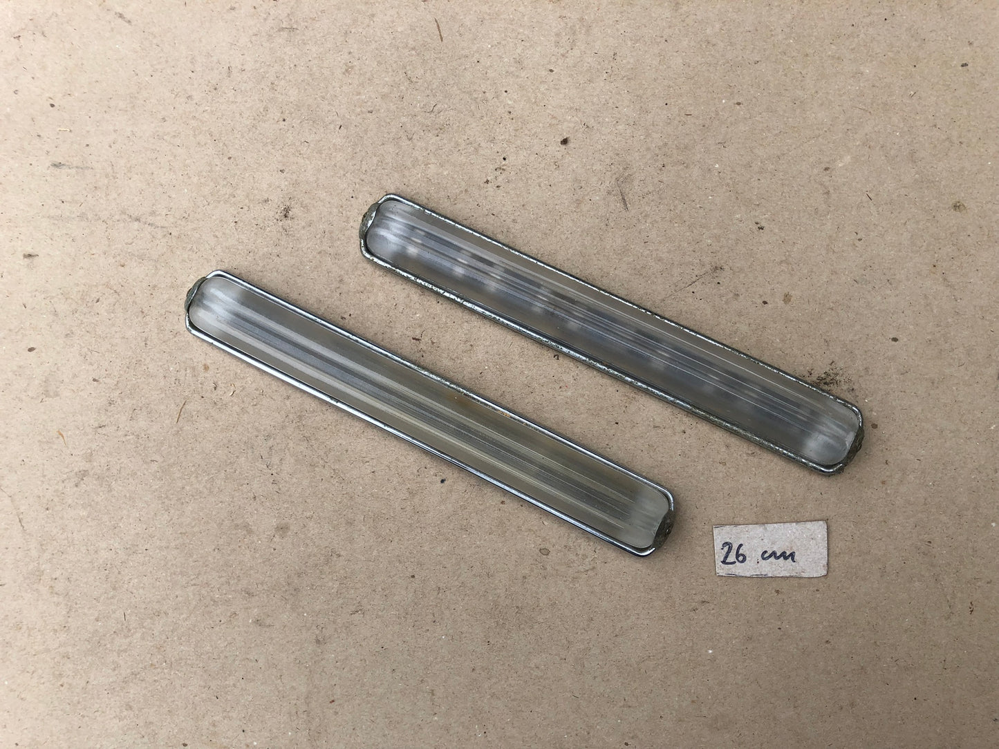 2 plafonniers longs en verre