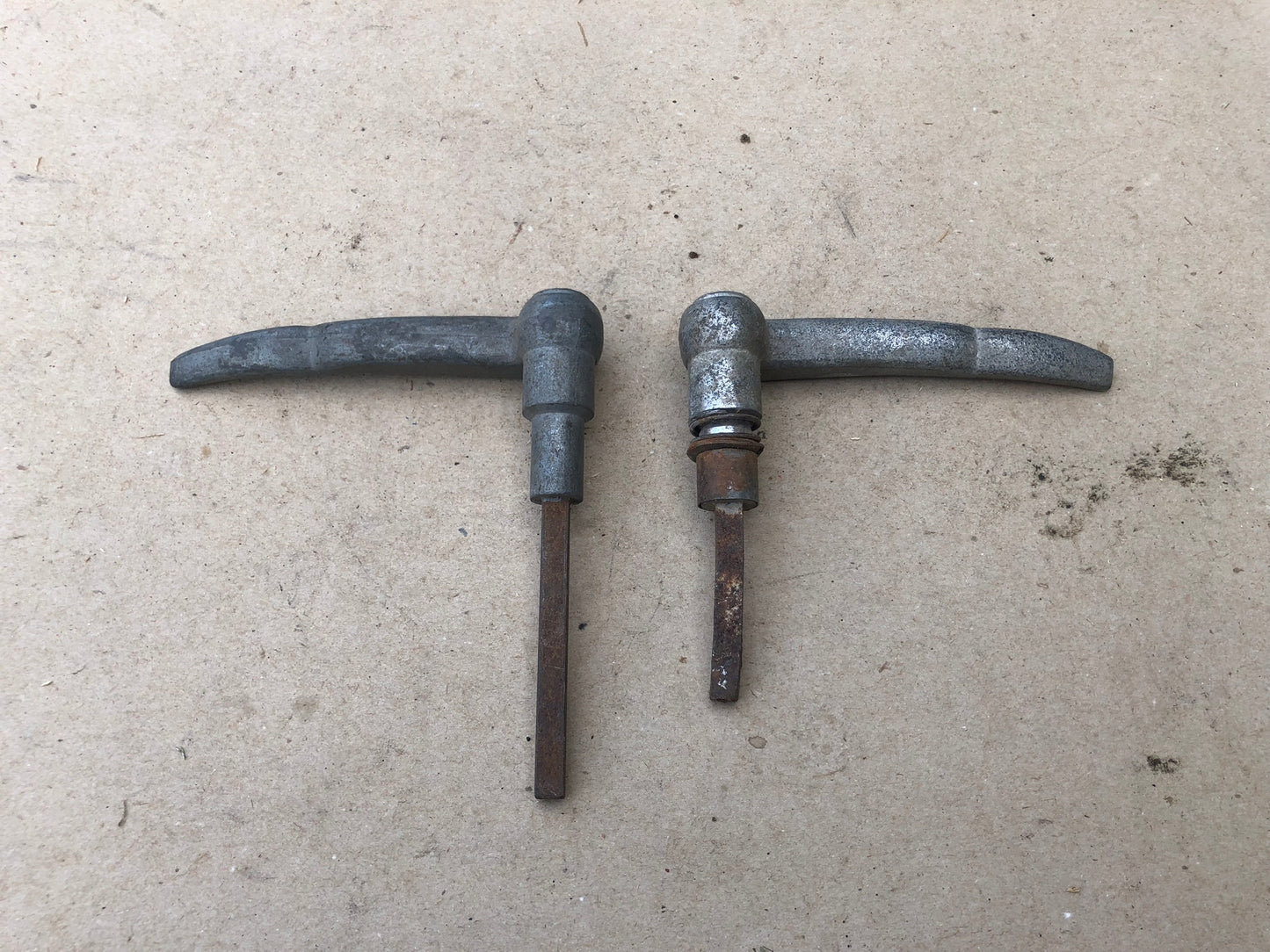 2 poignées droite et gauche