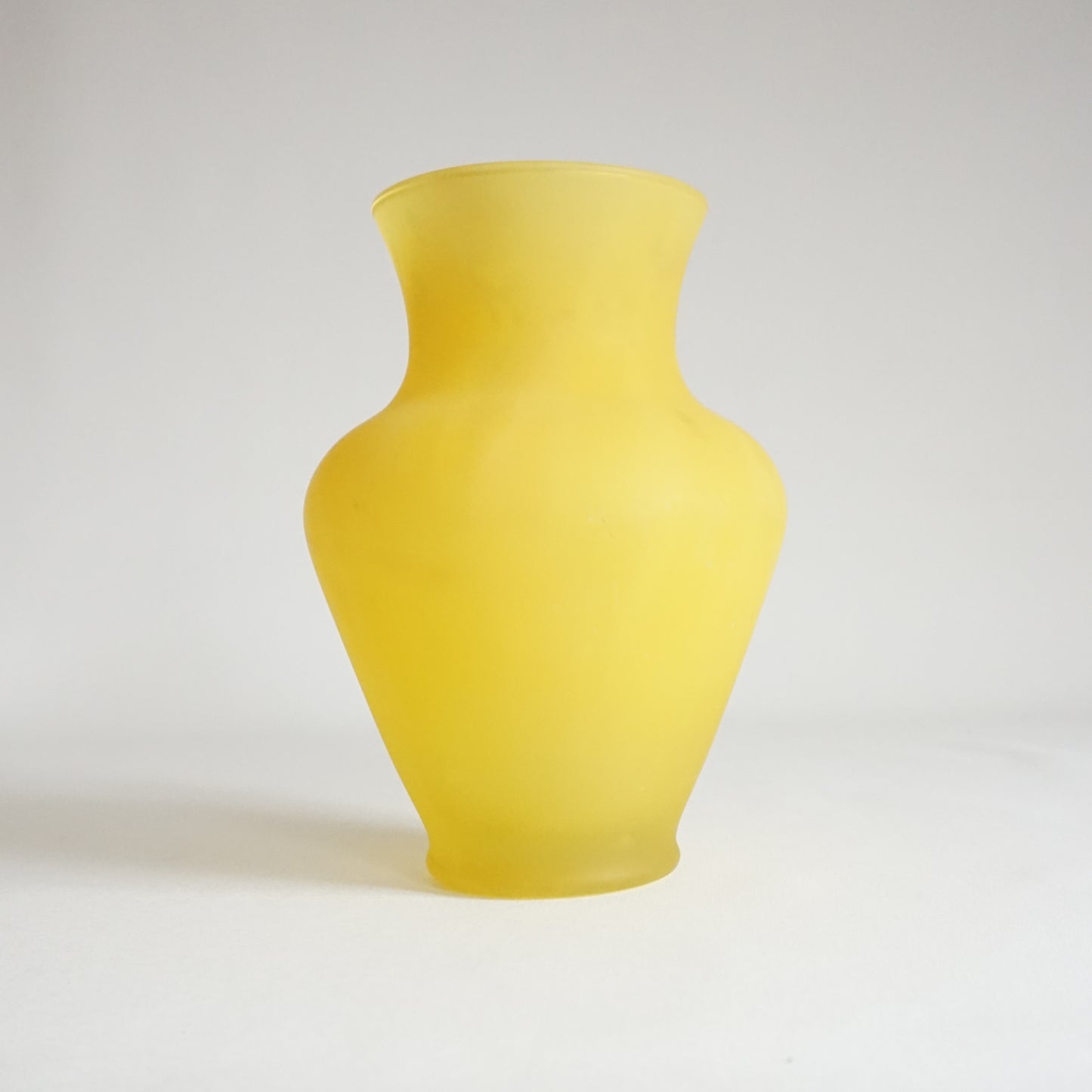 Vase jaune